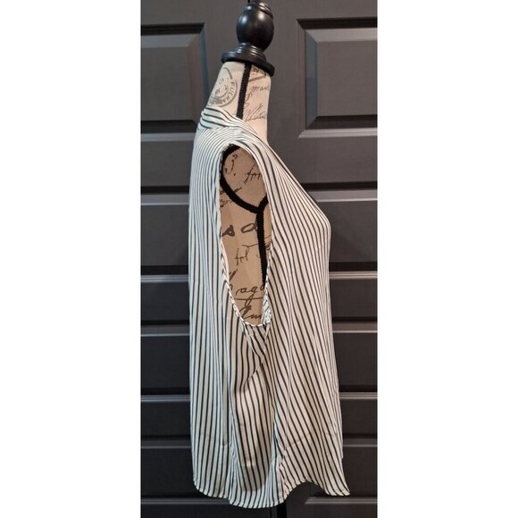 NWT Nordstrom Rack V-neck Sleeveless Woven Shell Top In Blue- Ivory Kealey Strip - Picture 3 of 6